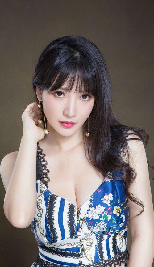 柳岩明星裸身照片,娱乐圈风波再起，真相揭秘